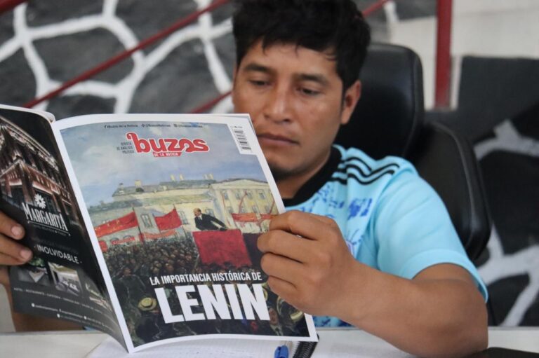 buzos: faro en la oscuridad de la censura