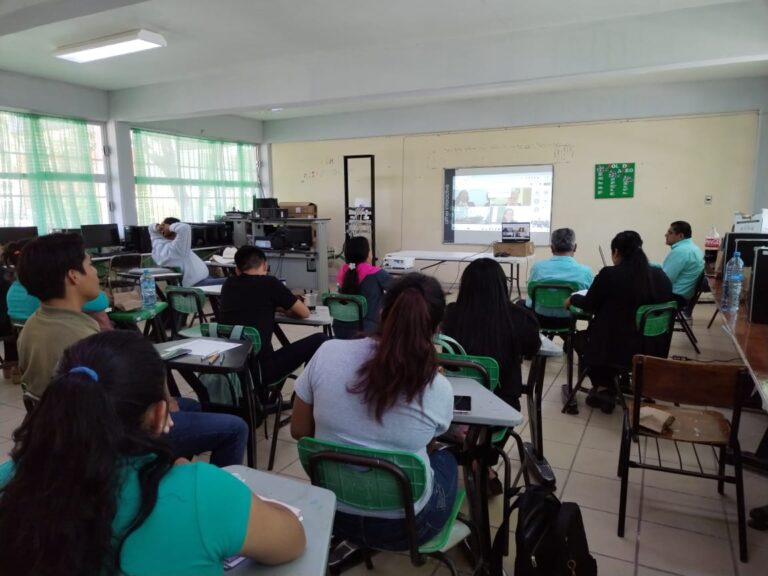 Participan docentes de Tecomatlán en conferencia internacional