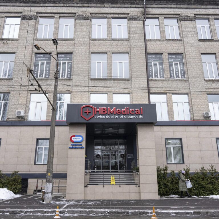 Hallan datos de ensayos de un fármaco cancerígeno en Ucrania para empresas de Occidente