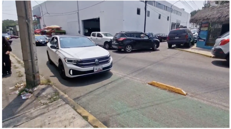 Automovilistas hacen mal uso de la ciclovía