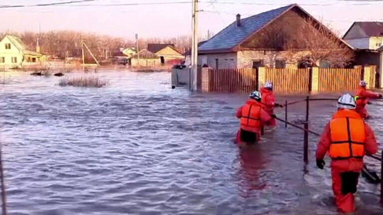 Evacuación en Orsk  una ciudad rusa ante inundaciones por rotura de una presa