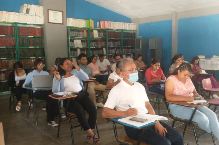 Realizan capacitación docente en escuela tecomateca