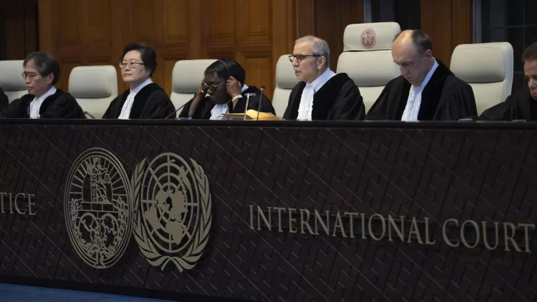 El CIJ rechaza sancionar a Ecuador por allanar Embajada mexicana en Quito