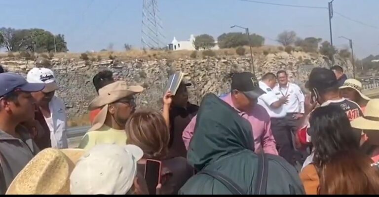 Bloquen el acceso al Periférico Ecológico