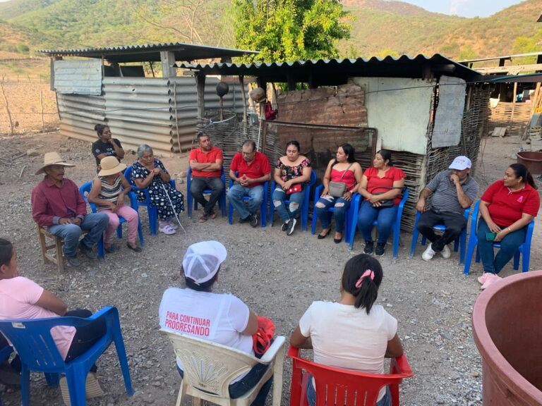 Refrendan apoyo a Avelino Rivera en Olomatlán