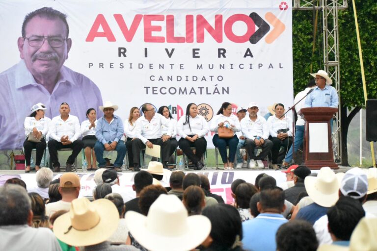 Realiza Avelino Rivera cierre de campaña