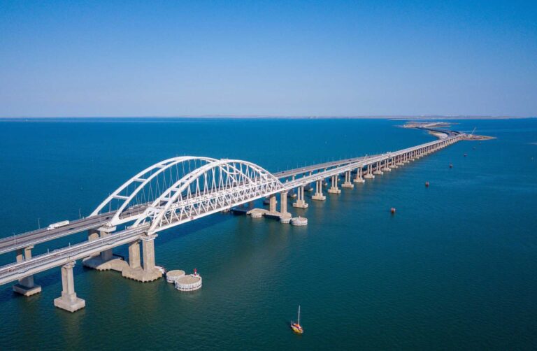 Ucrania con apoyo de Washington, Londres y Bruselas prepara ataque al puente de Crimea