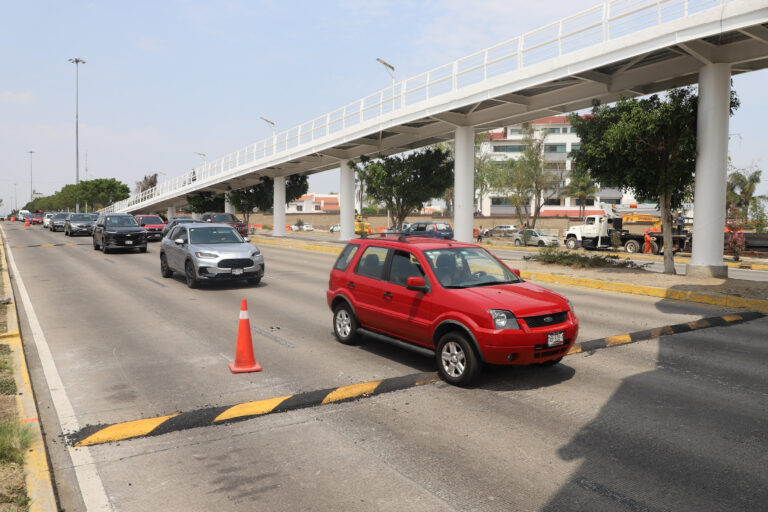 Instalan reductores de velocidad en Vía Atlixcáyotl