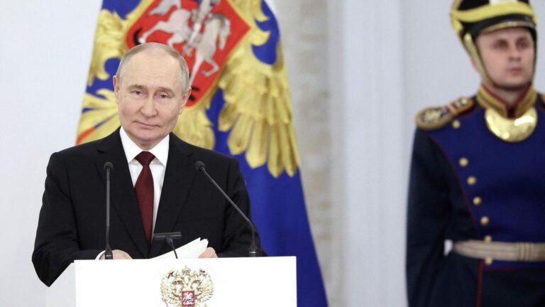 Vladímir Putin entregó premios y medallas estatales de ciencias y artes