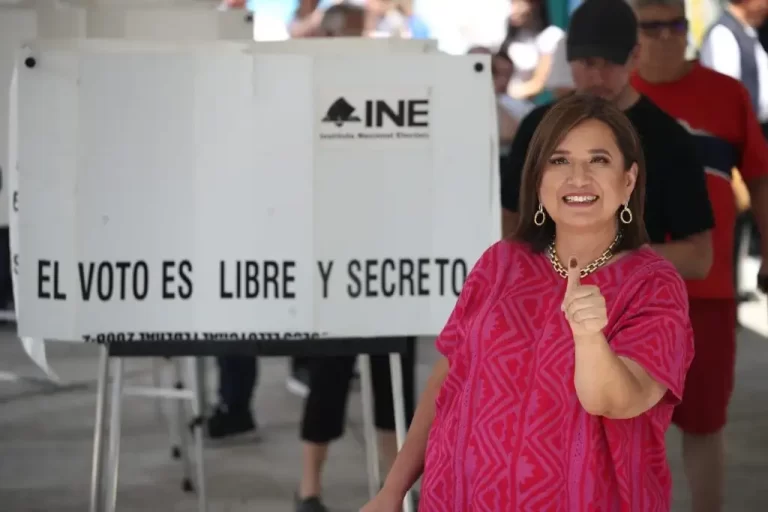 Xóchitl Gálvez Emite su Voto y Celebra la Participación Ciudadana en las Elecciones 2024