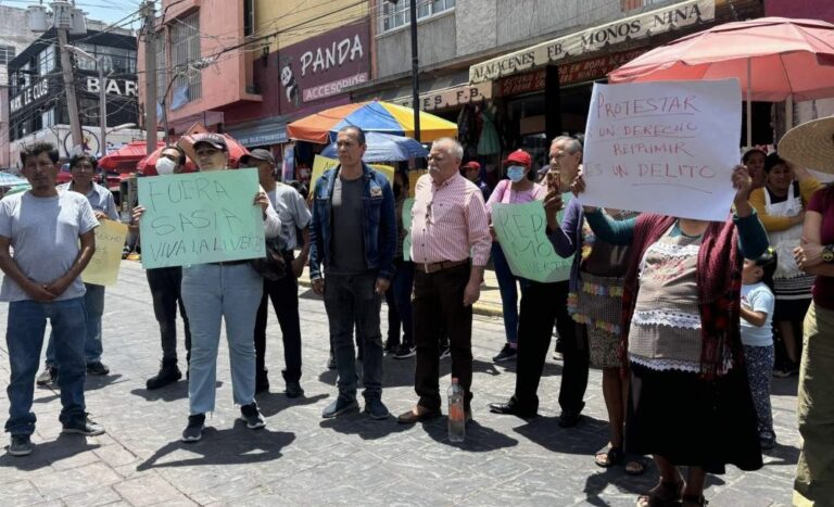 ¡Le salió mal! Activistas bloquean negocio de diputado que quiere penalizar las protestas
