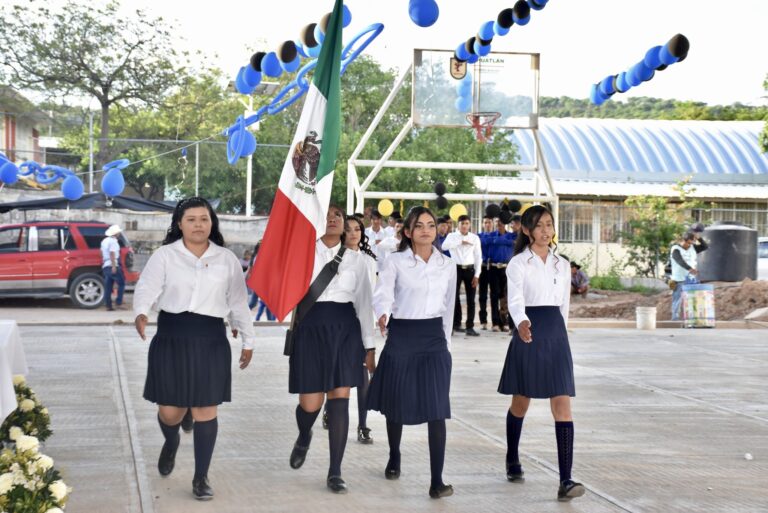 No tiene luz bachillerato de Ahuatlán