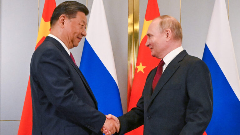 Se reúnen Vladímir Putin y  Xi Jinping en Kazajistán
