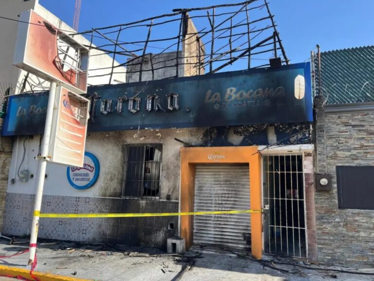 Lanzan bombas molotov a dos comercios en Coatzacoalcos