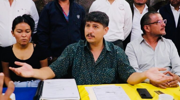 Exigen antorchistas solución al problema del transporte