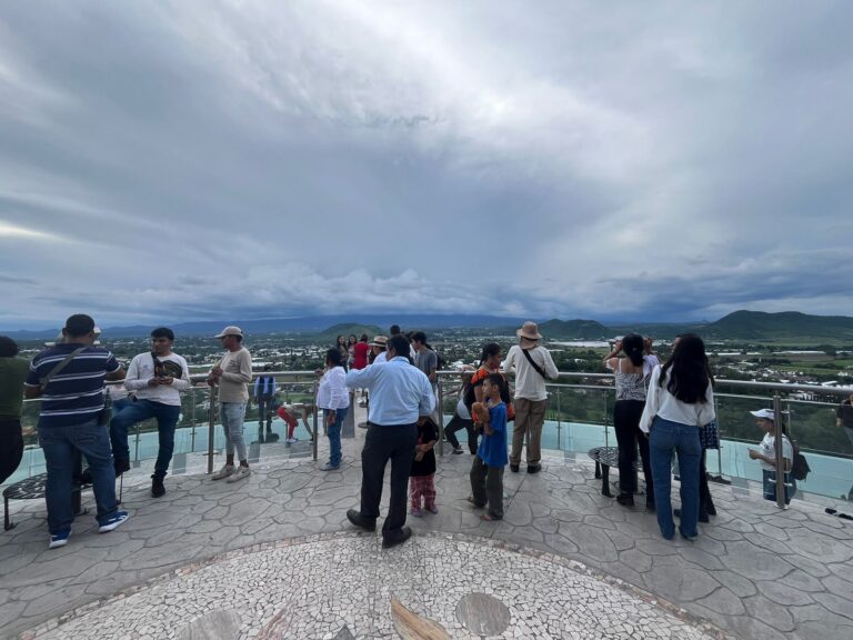 Cae niño del mirador de cristal en Atlixco