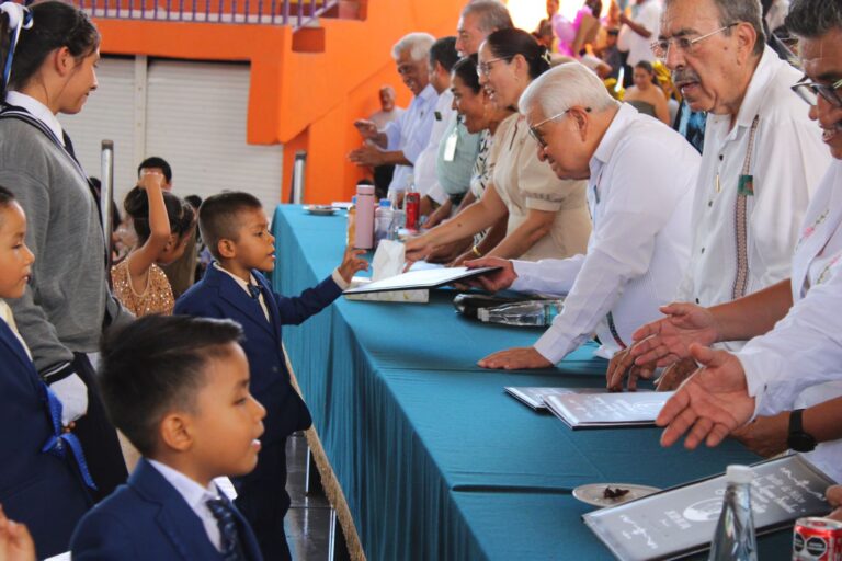 Antorcha busca una educación nueva: ACM
