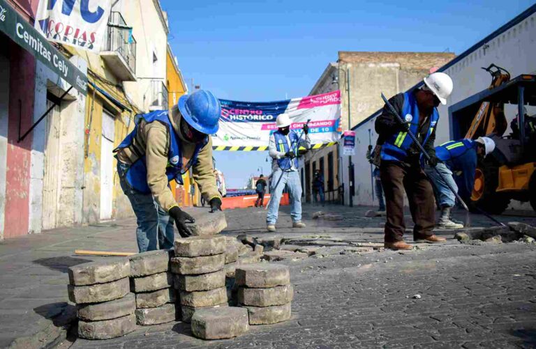 Habrá instalación de drenaje en la 2 Norte del Centro Puebla, ¡Pero el bache se queda!