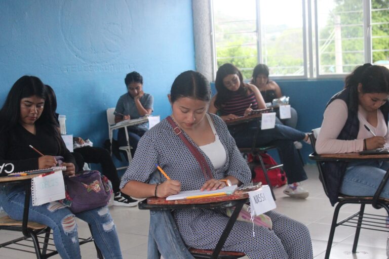 Normal de Tecomatlán abre sus puertas a futuros docentes