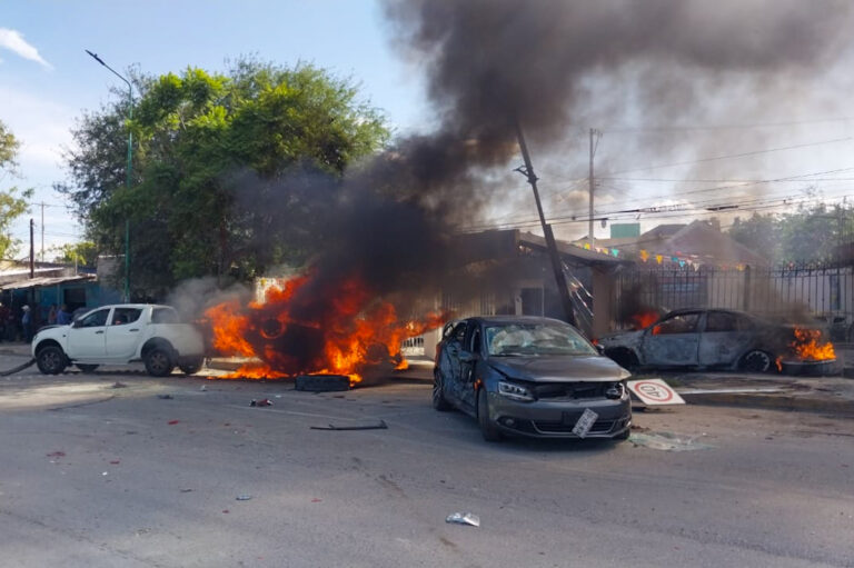Queman autos en Tehuacán por fraude en un financiamiento automotriz