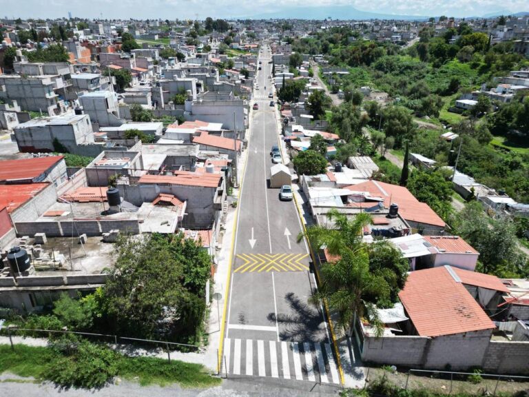 Pavimentan calles de la colonia Elsa Córdova