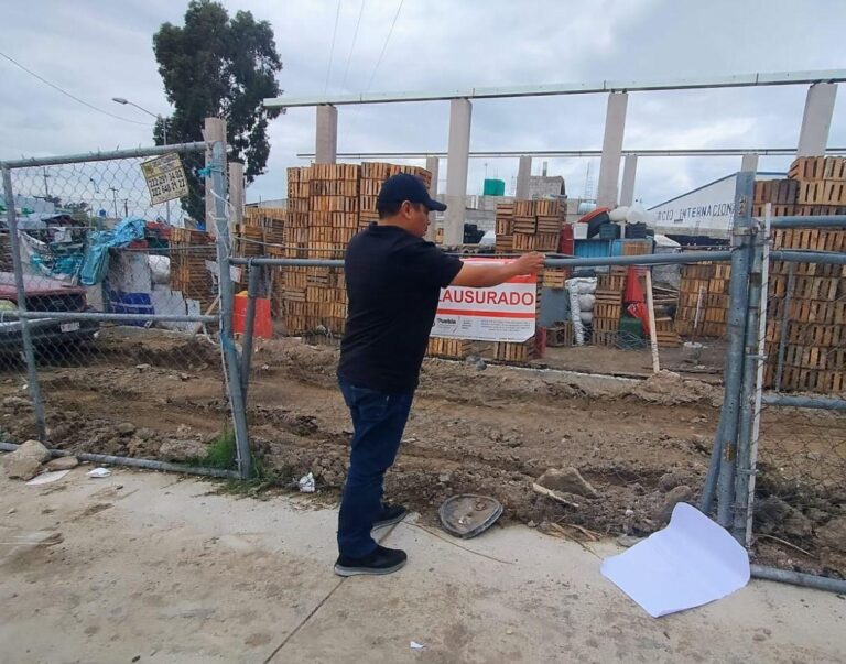 Clausuran obra irregular en zona de la central de abasto
