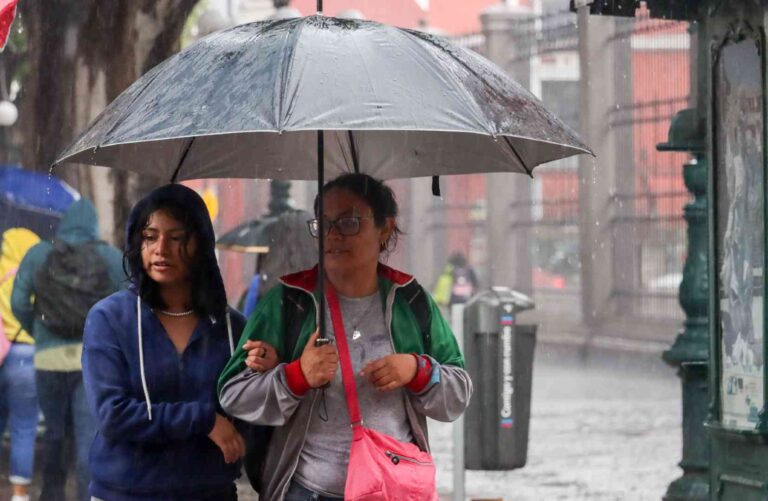 Lluvia deja inundaciones en distintos puntos de la capital