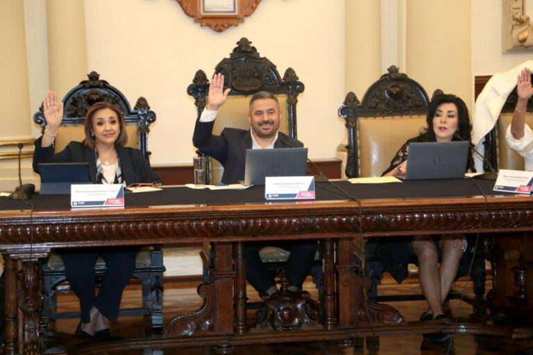 Pese a adeudo aprueban estados financieros del Ayuntamiento de Puebla