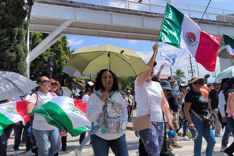 Trabajadores del Poder Judicial ahora bloquean bulevar Hermanos Serdán