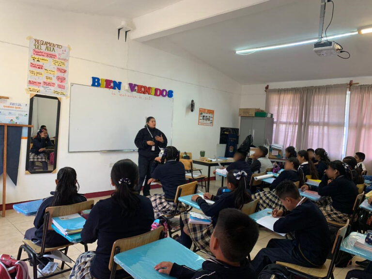 Implementa Seguridad Pública cursos con estudiantes
