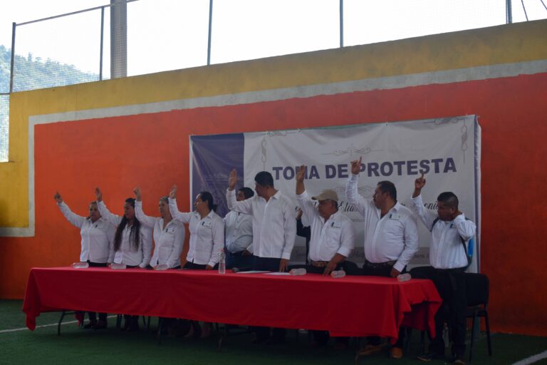 Toma protesta como alcalde de Huitzilan de Serdán Josué Elías Velázquez