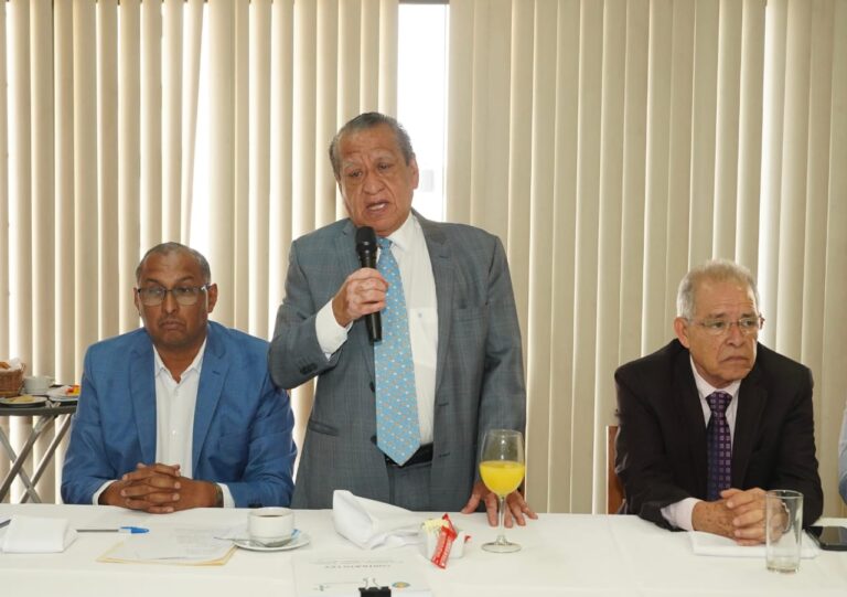 Azucareros logran incremento de 6.35% directo al salario