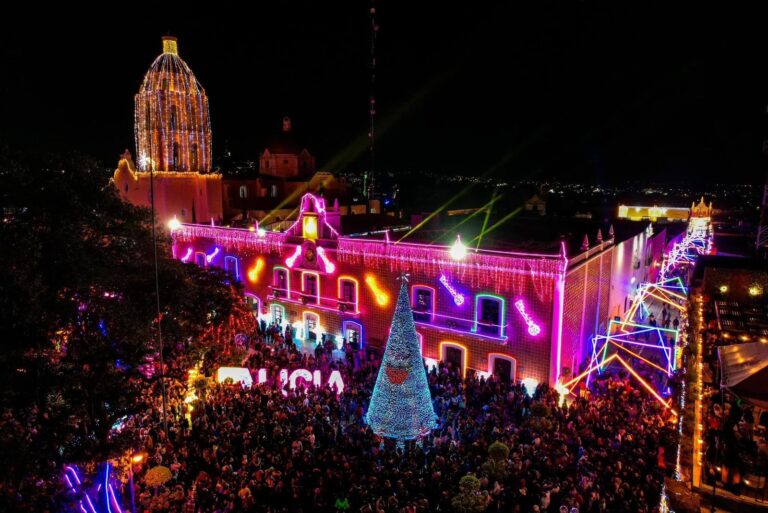 Espectacular arranque de villa iluminada en Atlixco