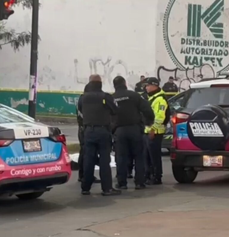 Muere mujer tras lanzarse del puente de la Calzada Zaragoza