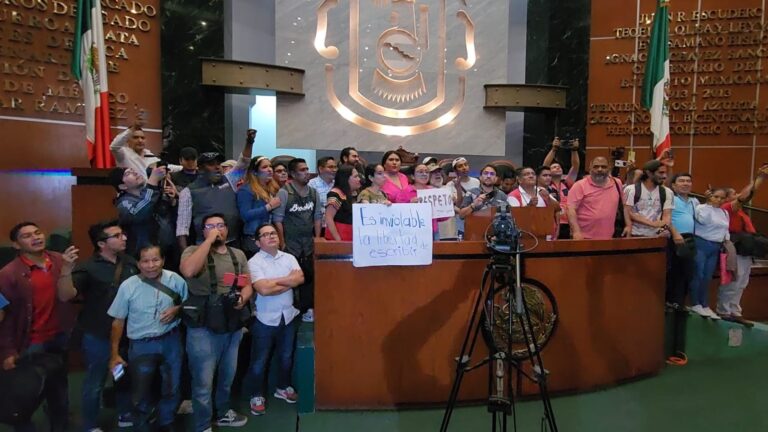 Protestan reporteros de Guerrero contra amenazas de diputada local