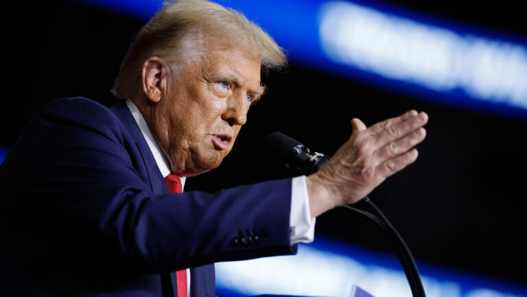Es un error atacar a Rusia con misiles de fabricación estadounidense: Donald Trump