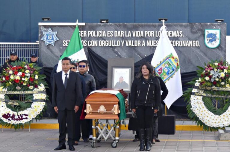 Rinden homenaje a policía caído en cumplimiento de su deber en Coronango