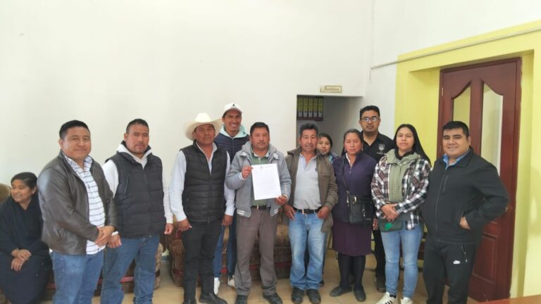 Candidatos a presidencias auxiliares de Coyomeapan firman pacto de civilidad