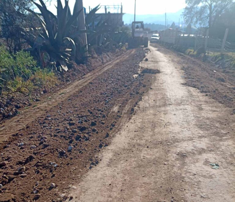 Rehabilitan caminos de Zacatlán