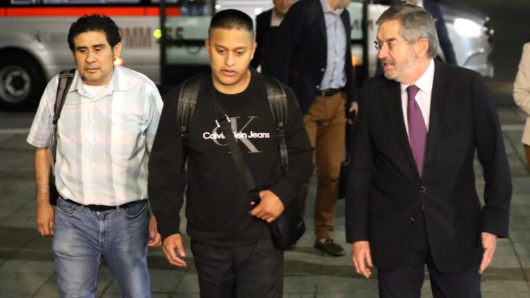 Llegan a México dos secuestrados por rebeldes hutíes de Yemen