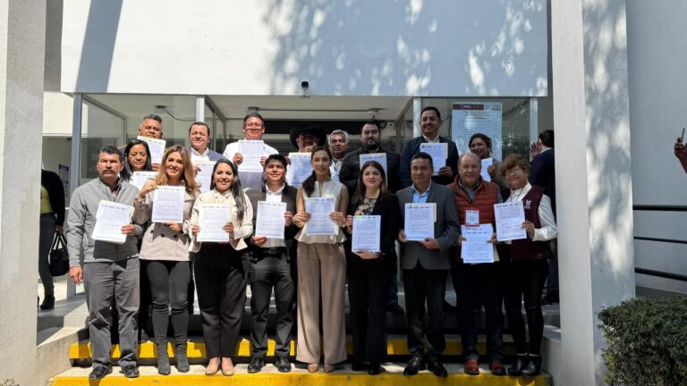 Firma Ayuntamiento de Ocoyucan acuerdo para el  bienestar y protección animal