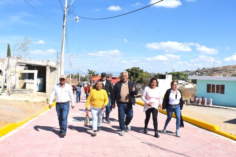 Inauguran pavimentación en junta auxiliar de Ocoyucan