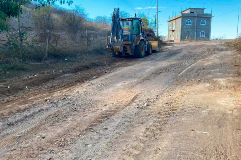 Atiende el gobierno de Tecomatlán peticiones de vecinos