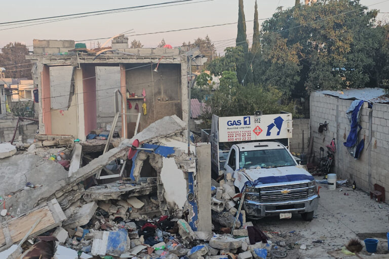 Deja tres lesionados explosión de tanque de gas al sur de la ciudad