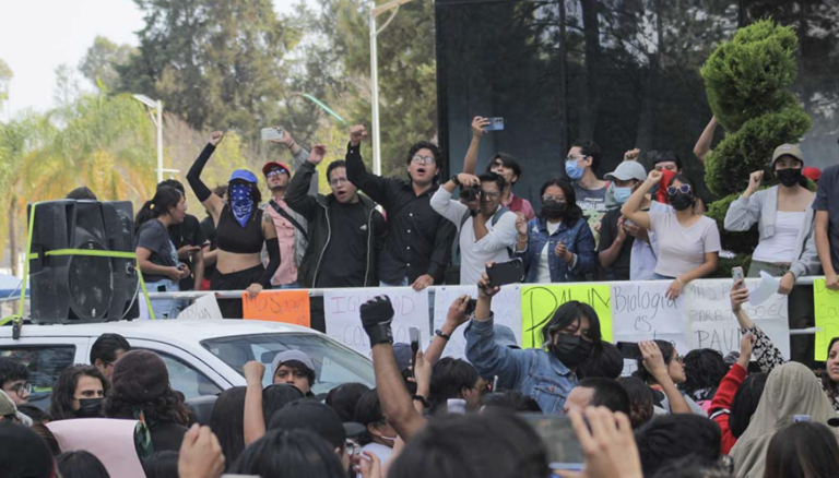 Estudiantes de la BUAP rechazan señalamientos del gobernador