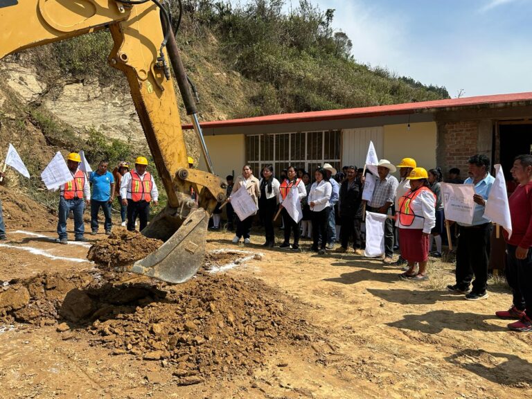 Avanza la educación en Coyomeapan