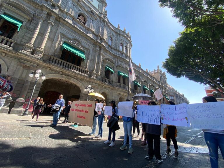 Piden niños intervención del ayuntamiento para que no les quiten su escuela