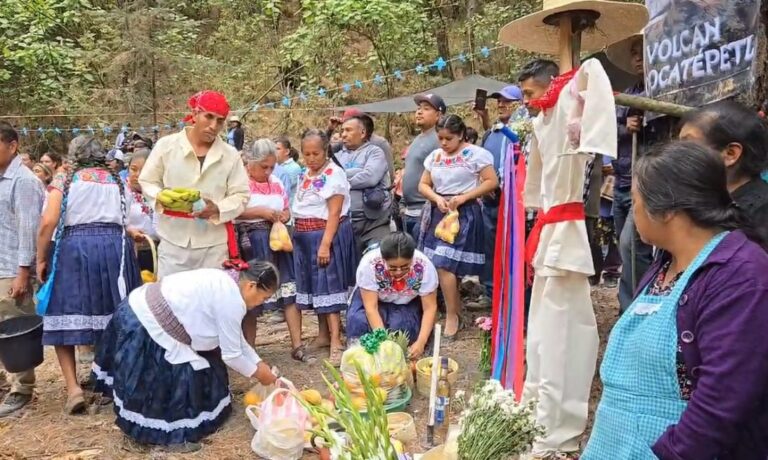 Pobladores de Atlixco festejaron en las faldas del volcán a “Don Goyo”