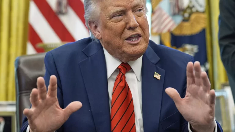Donald Trump vocifera contra México y Canadá