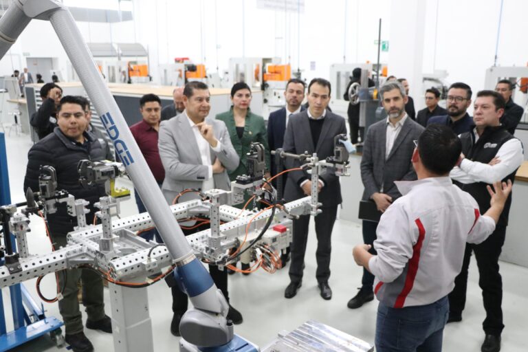 Planta armadora de autos eléctricos Olinia se queda en Puebla